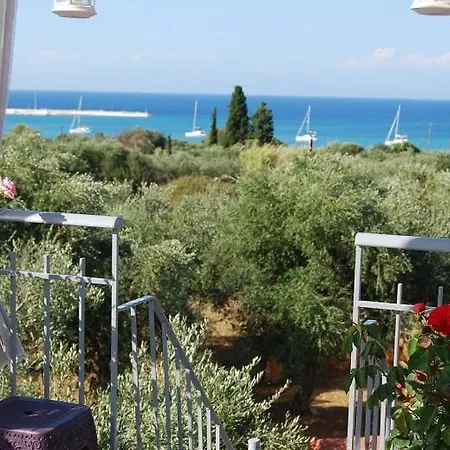 Luxury Traditional The Small Bookstore 4* Kastro-Kyllini