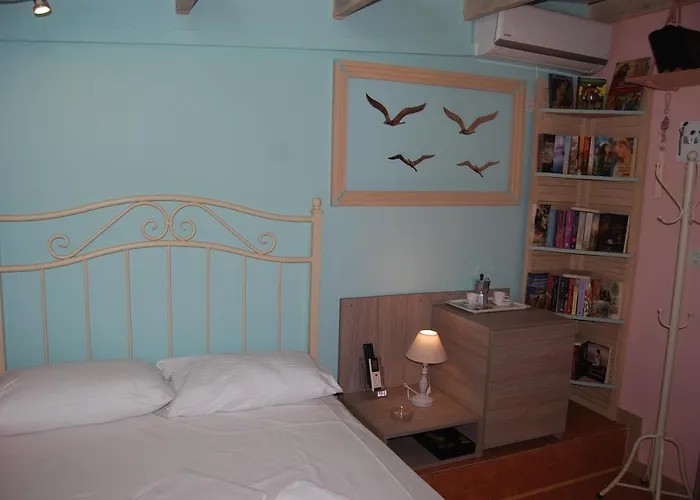 Luxury Traditional The Small Bookstore Affittacamere 3*