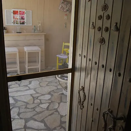 Konukevi Luxury Traditional The Small Bookstore