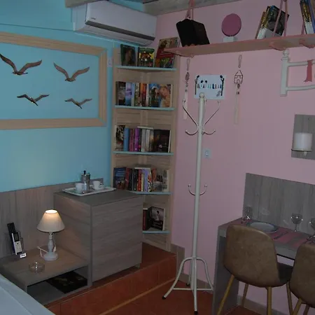 Luxury Traditional The Small Bookstore 3* Kastro-Kyllini