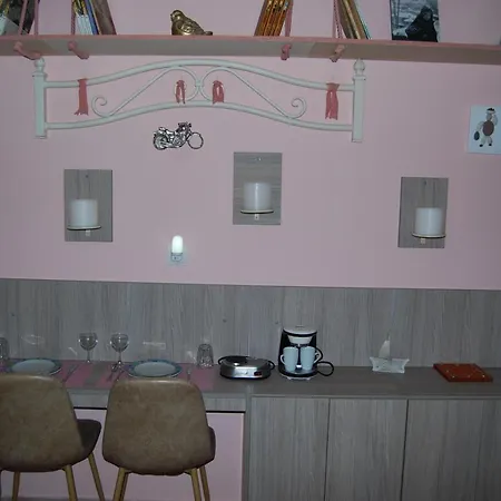 Luxury Traditional The Small Bookstore 招待所 3*