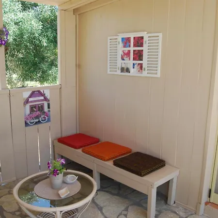 Luxury Traditional The Small Bookstore Konukevi Kastro-Kyllini