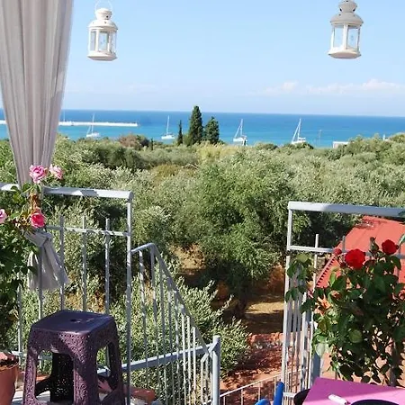 Luxury Traditional The Small Bookstore בית הארחה Kastro-Kyllini