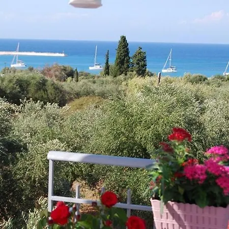 Luxury Traditional The Small Bookstore בית הארחה Kastro-Kyllini
