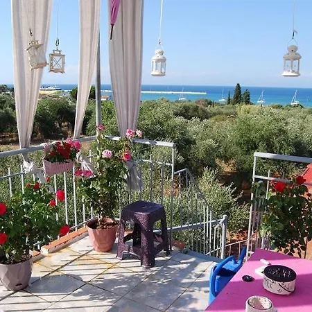 Luxury Traditional The Small Bookstore * Kastro-Kyllini