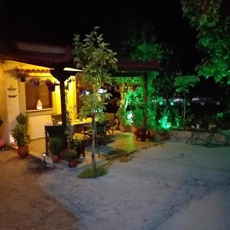 Luxury Traditional The Small Bookstore בית הארחה Kastro-Kyllini