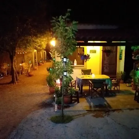 Luxury Traditional The Small Bookstore בית הארחה Kastro-Kyllini