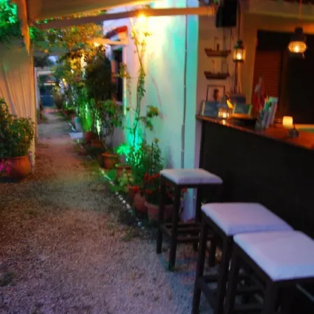 Luxury Traditional The Small Bookstore 4*