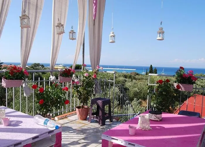 Luxury Traditional The Small Bookstore 3* Kastro-Kyllini