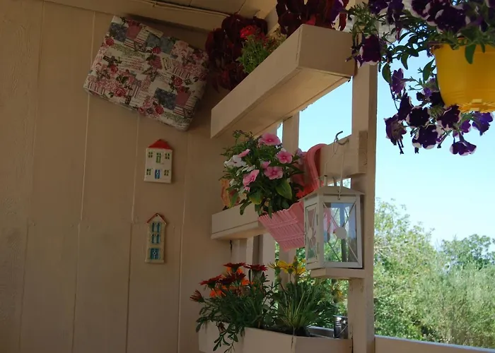 Luxury Traditional The Small Bookstore Gasthuis Kastro-Kyllini