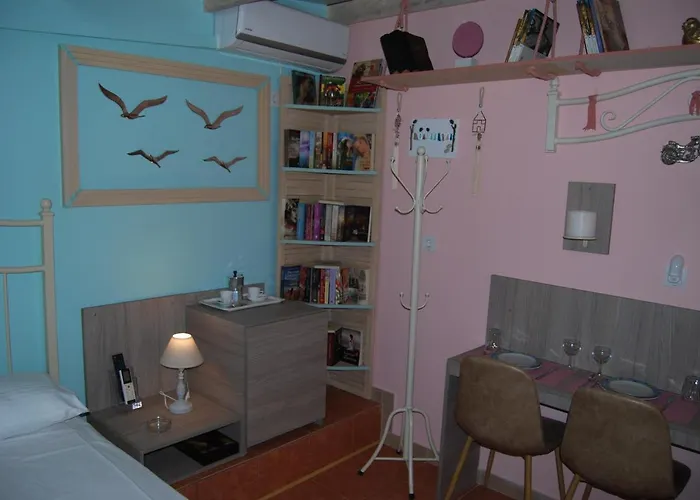 Luxury Traditional The Small Bookstore 3* Kastro-Kyllini