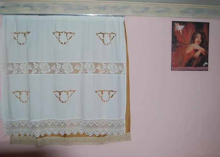 Luxury Traditional The Small Bookstore 3*