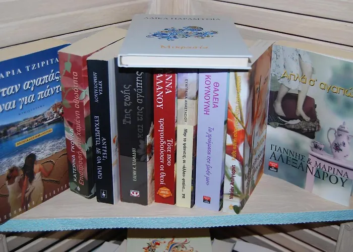 Luxury Traditional The Small Bookstore 3*