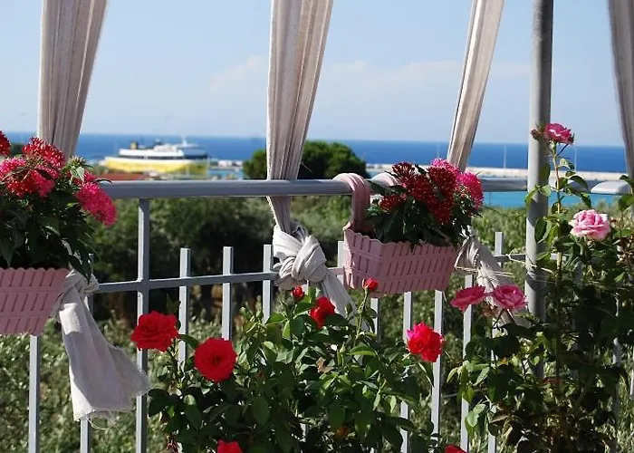 Luxury Traditional The Small Bookstore Gasthuis Kastro-Kyllini