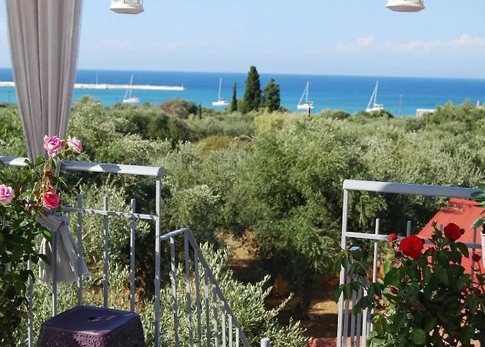 Luxury Traditional The Small Bookstore 3* Kastro-Kyllini