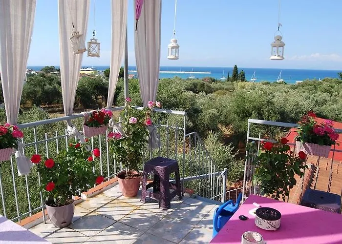 Luxury Traditional The Small Bookstore 3* Kastro-Kyllini